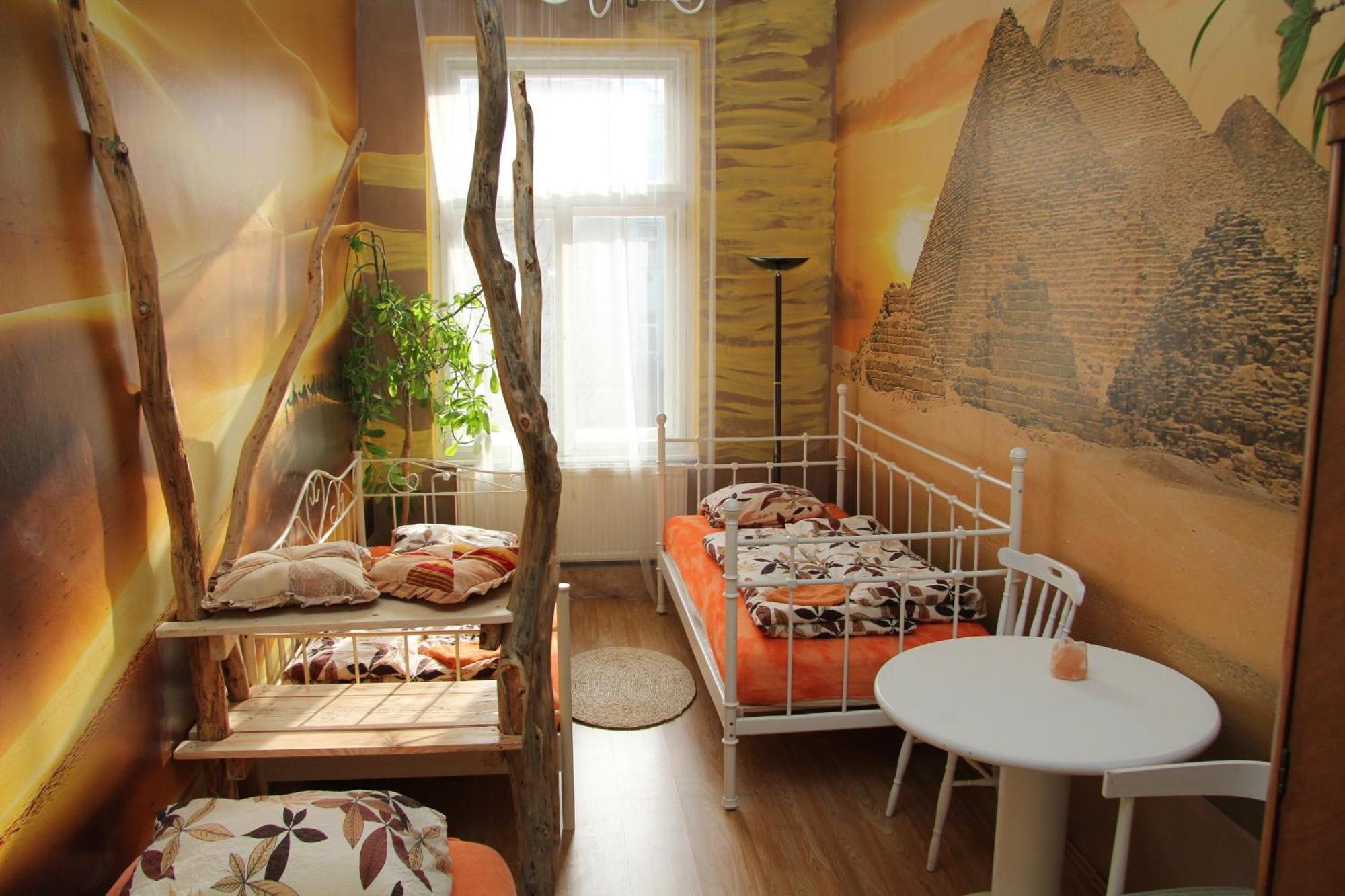 Artharmony Pension & Hostel Prag Exterior foto