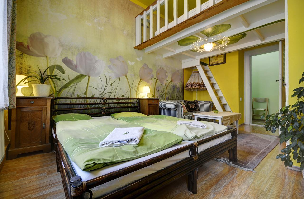 Artharmony Pension & Hostel Prag Exterior foto