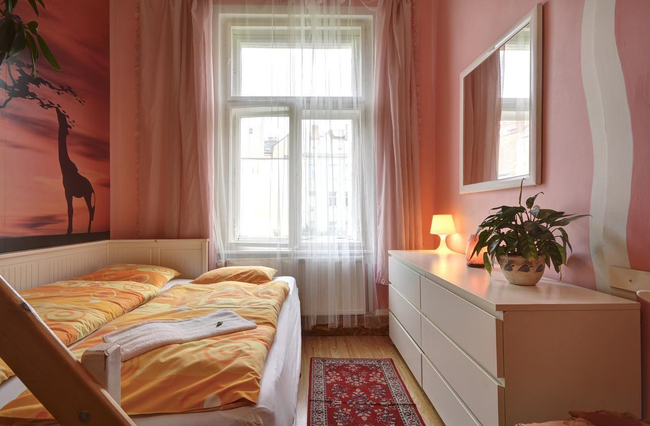 Artharmony Pension & Hostel Prag Exterior foto